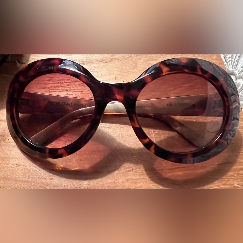 Beautiful Foster Grant shades (tortoiseshell).